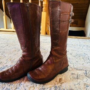 Keen Dark Brown Heeled Boots with Buckle Straps